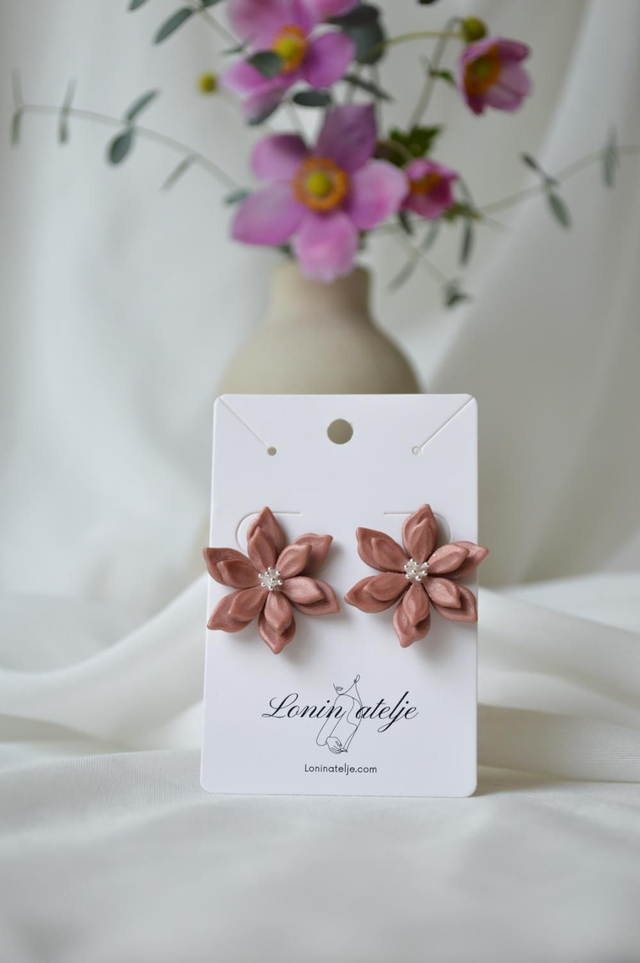 Nude Elegance kolekcija - Mogočna roža s srebrno sredico