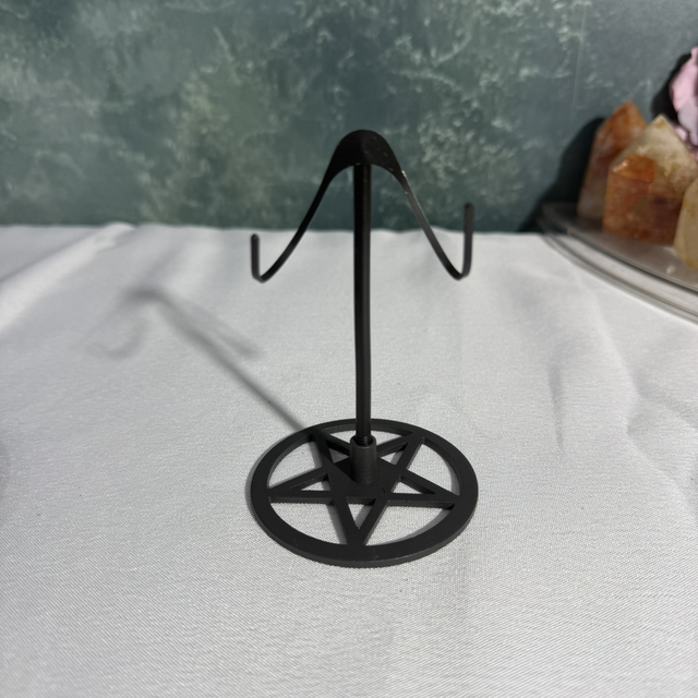 Adjustable pentagram stand