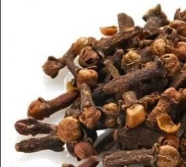 Chiodi di garofano interi