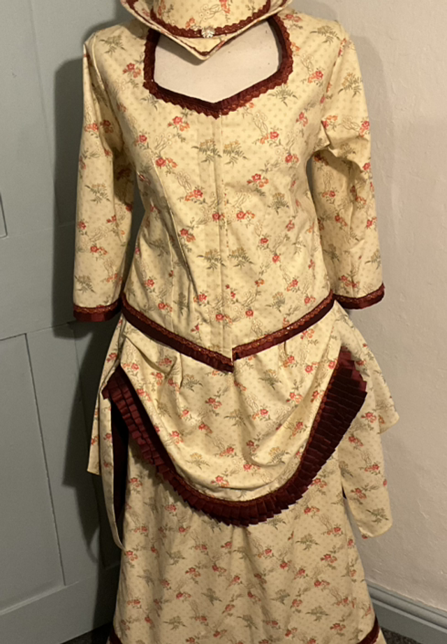 3 piece bustle ensemble 005