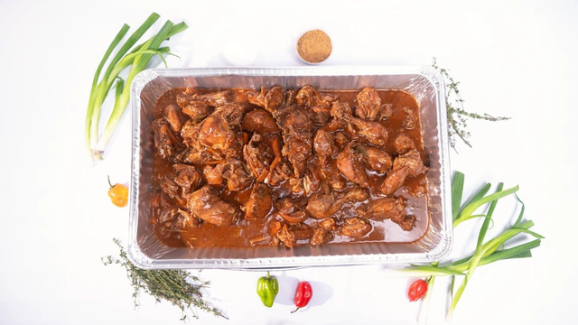 Brown Stew Chicken (Mixed Parts) -Large Tray (18-20 servings) 