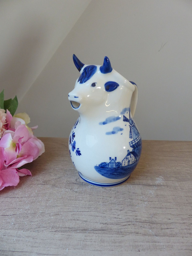 Pichet à Lait en Forme de Vache Bleu de Delft – Céramique Peinte Main – Artisanat Hollandais Vintage – Décoration Cuisine Maisone Campagne