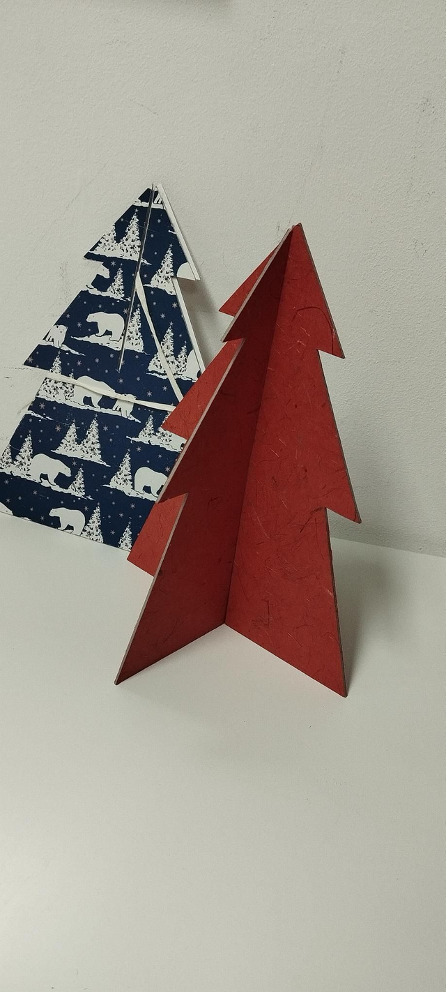 Sapin carton décoré 