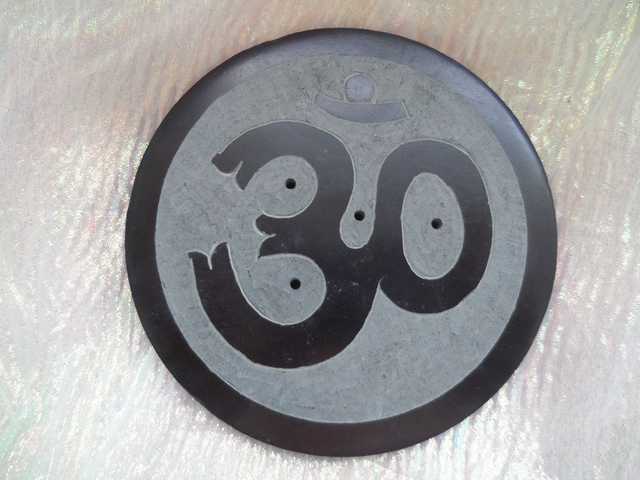 Porte encens Om en pierre