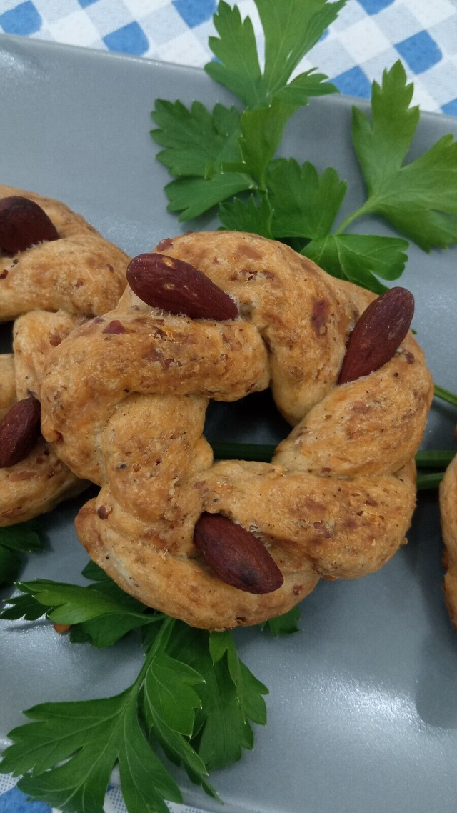 TARALLI NAPOLETANI CON SUGNA PEPE E MANDORLE 1 kg.