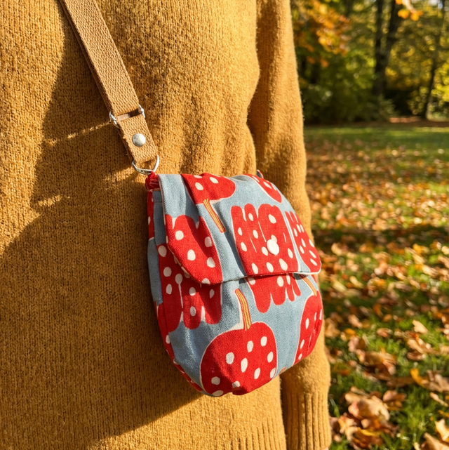 SS109 - Red Mushroom Pattern Crossbody Shoulder Bag
