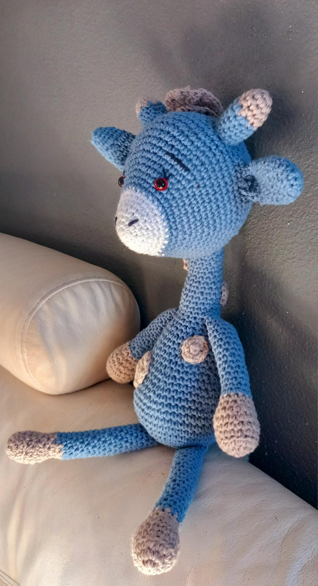 Je vous présente jule la girafe 