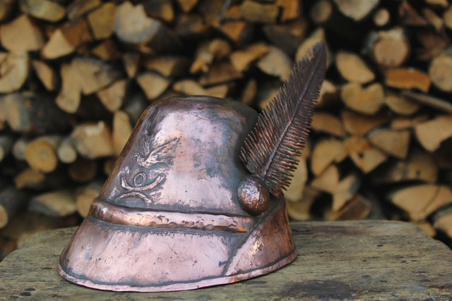 Cappello Alpino in Rame Inciso Fatto a Mano – Regalo Perfetto per Collezionisti e Commemorazioni Storiche