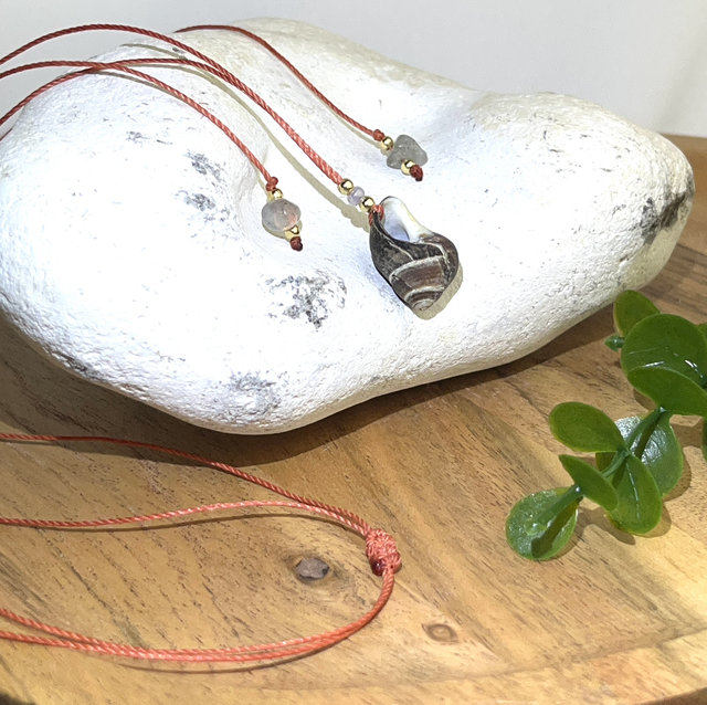 Verstellbare Makramee Kette mit Muschel