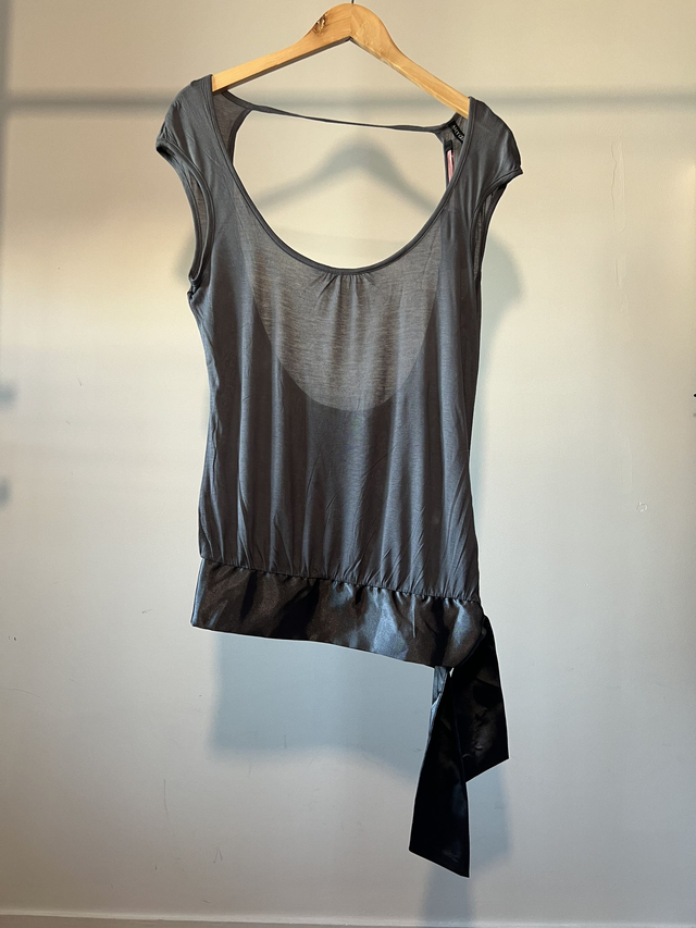 Backless tank top with a bow #0014