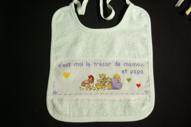 114-Bavoir brodé VERT