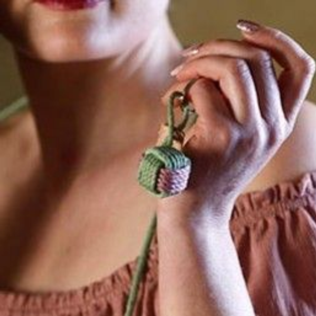 PORTE-CLE POMME DE TOULINE BI-COLORE