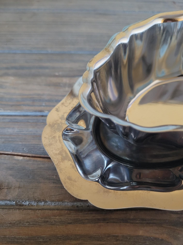 Saucière inox 18 % forme ovale, bords festonnés