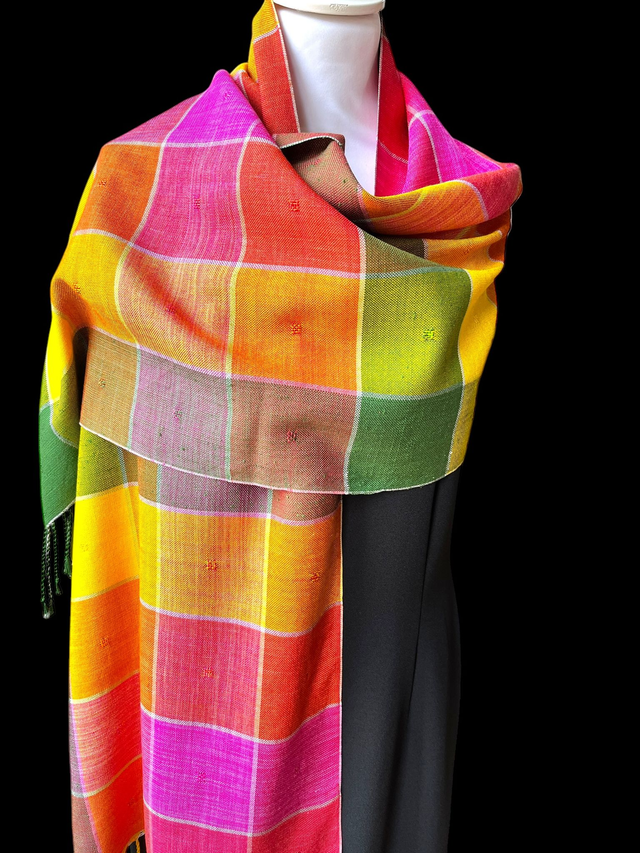 Souvenirs d&#039;Inde 100% soie, Châle tisser à la main / 100% silk shawl, handwoven