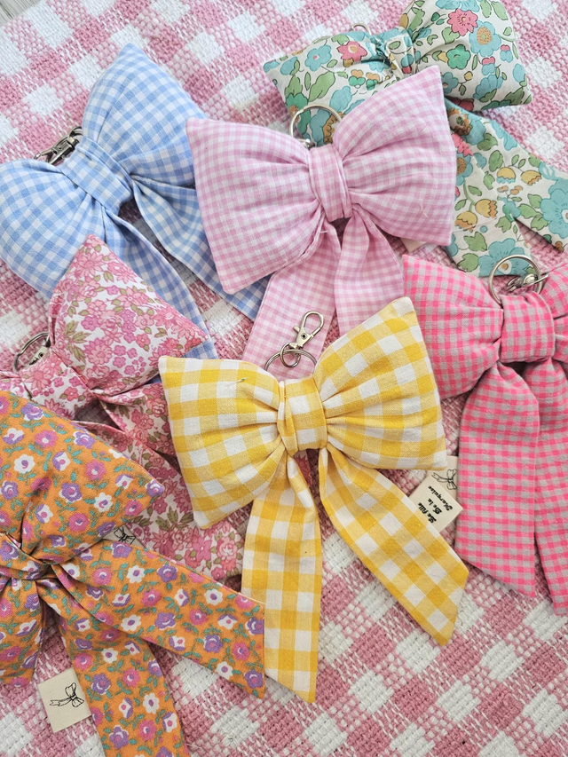 Bijoux de sacs/portes clés en tissus upcyclés