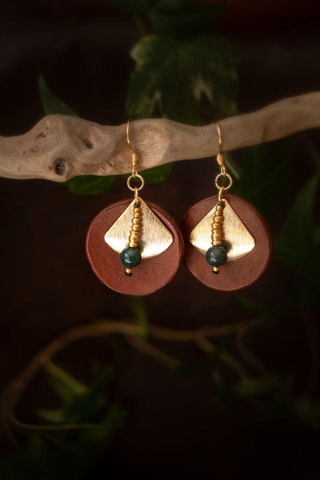 Drosera - Boucles d'oreilles cuir et perles