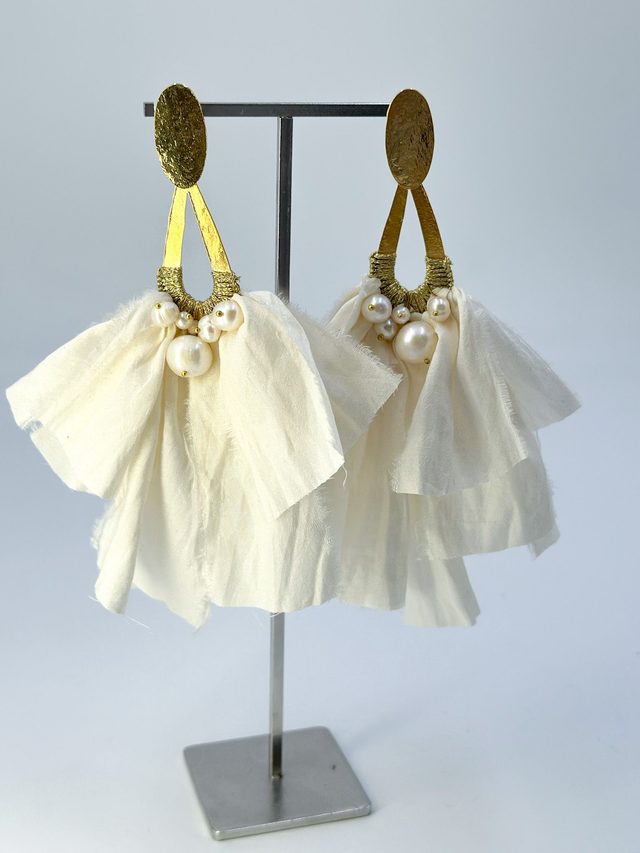 Boucles d&#039;oreilles &quot;Pivoines&quot; blanches