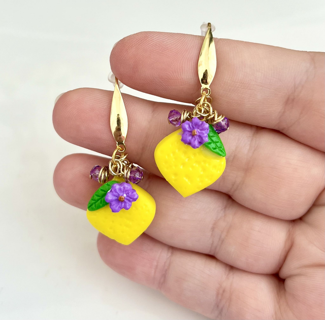 Orecchini siciliani pendenti con Limoni e fiori viola