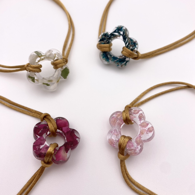 Bracelet bloom broom