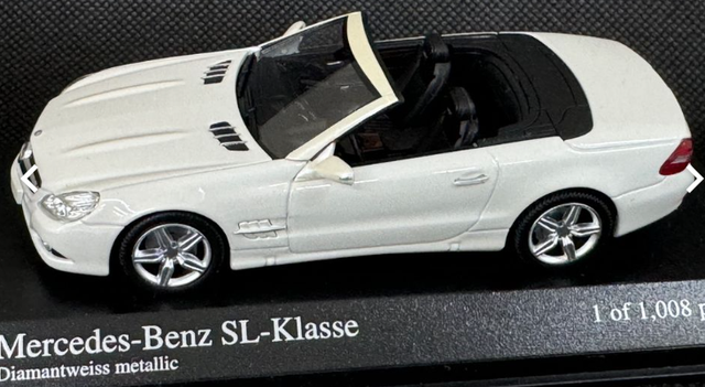 Mercedes Benz SL R230 met. weiss Minichamps 1:43