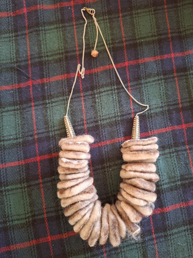 Collier en feutre fait main FELTJEWEL0826