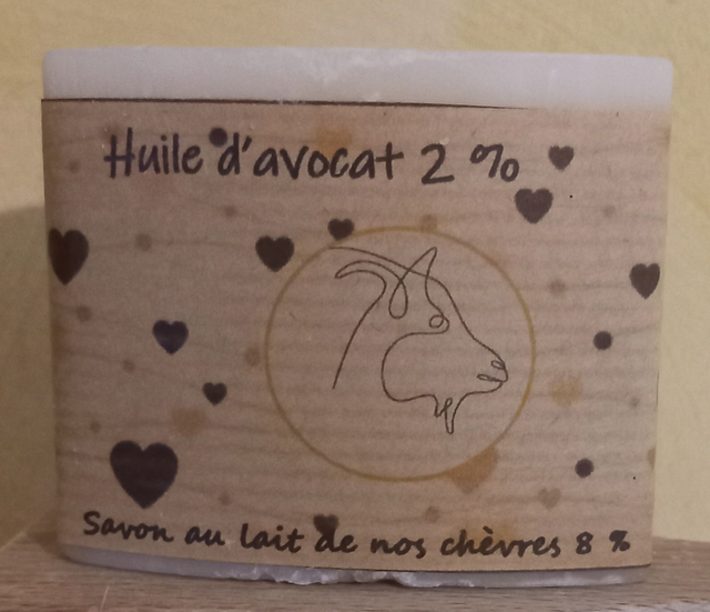 Savon au lait de nos chèvres 8% et à l'huile d'avocat 2%
