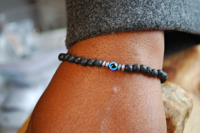 Bracelet en pierre de lave avec œil de Fatima