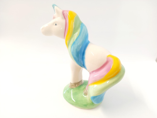  Standing Unicorn Billie 