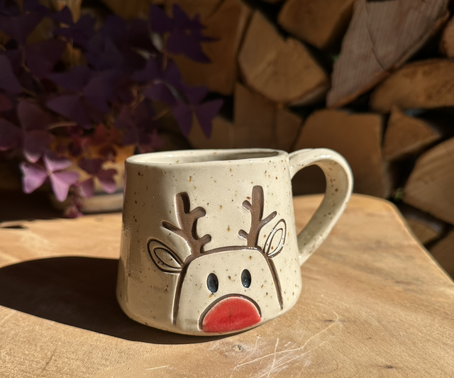 Handgemachte Keramik Rentier-Tasse – Unikat