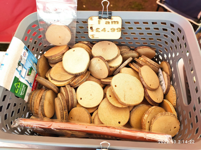 Wood Slice Laser Keyring for Text Writing.