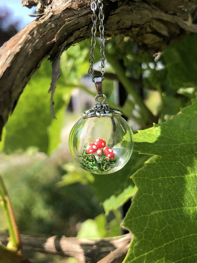 Pendentif amanite rouge