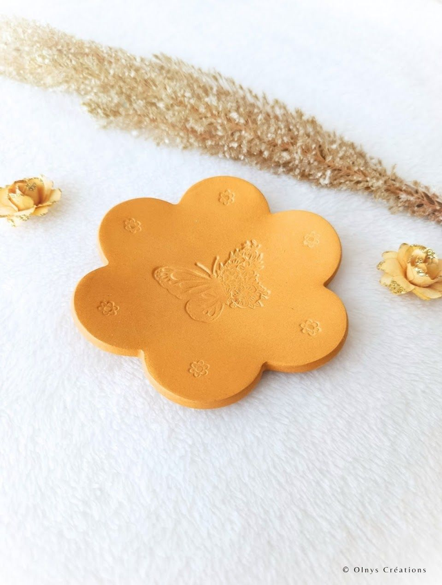 Coupelle porte bijoux en argile motif papillon / Vide-poche