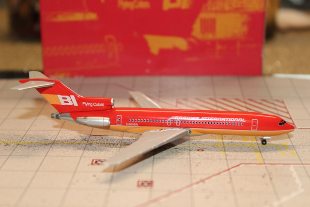 Braniff B727-200 (N409BN) red livery, 1:400