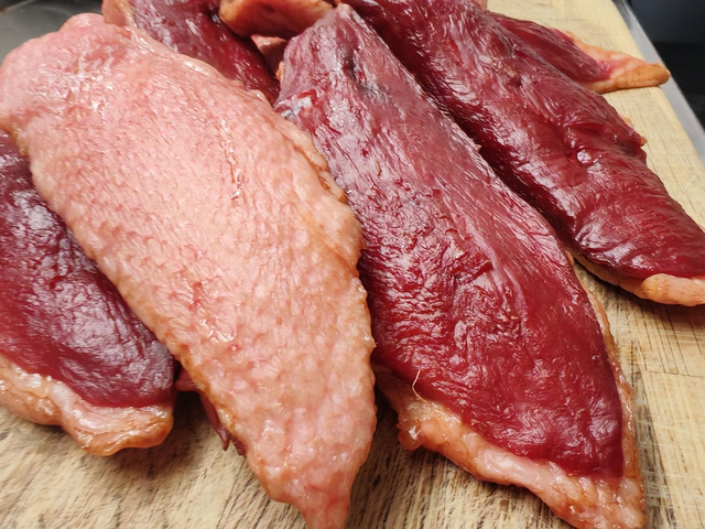 Wędzona pierś z kaczki / Smoked duck breast