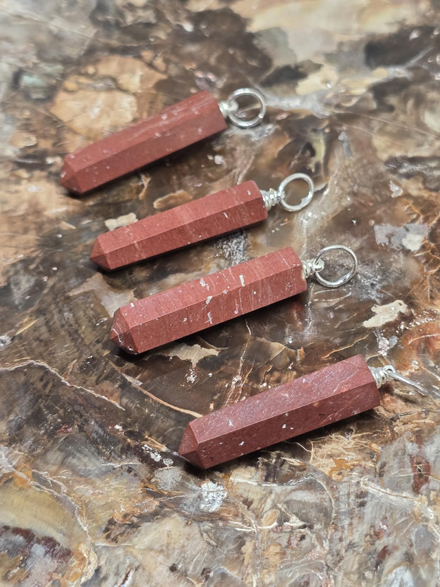 Pendentif Jaspe rouge en pointe 