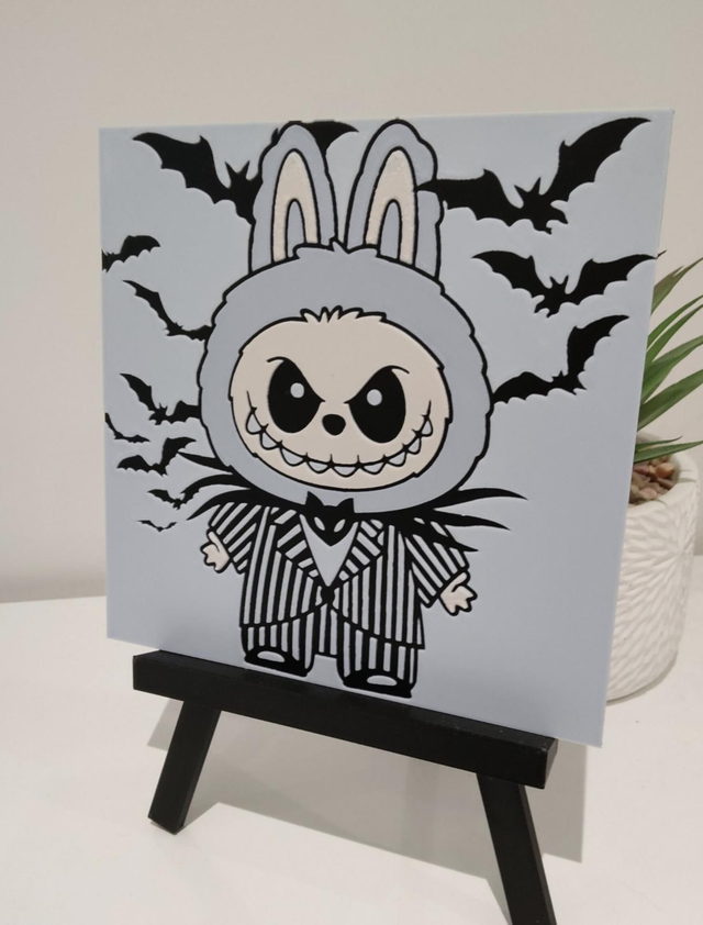 Labubu déguisé en Jack Skellington