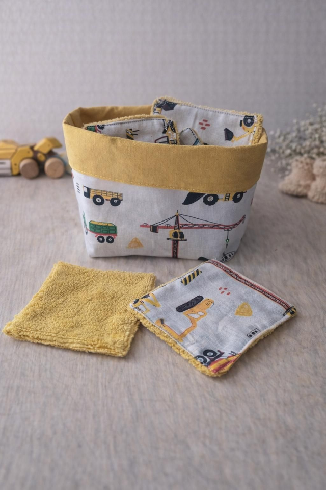 Panière bébé et 8 lingettes 