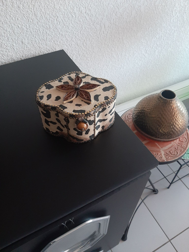 boîte  à bijoux léopard couverture tissu. boîte solide décorée de strass 		