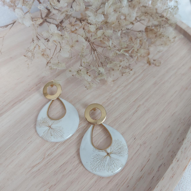 Boucles d'oreilles "Nadine" pendantes nervures d'hortensia aciers inoxydable doré 
