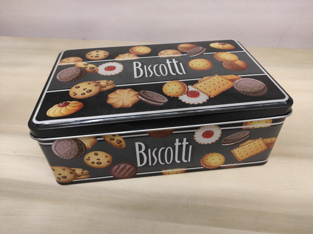 Scatola in latta porta biscotti