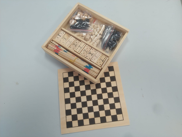 Estuche multijuegos.