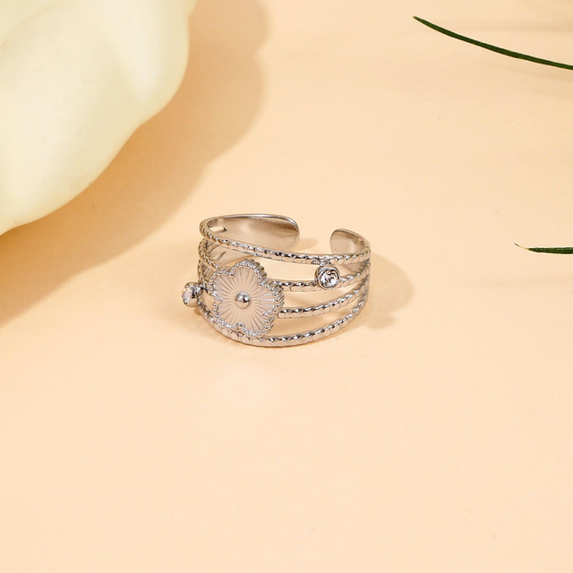 Bague Argentée Ajustable Fleur Éthérée Avec Strass
