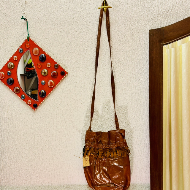 Bolsa Bucket castanha em Pele