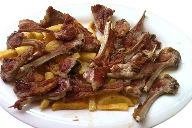 Chuletillas de lechal con patatas