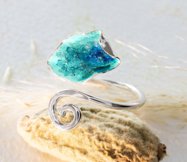 Anillo de espiral hecho a mano en plata 925 con patinado azul nautilus