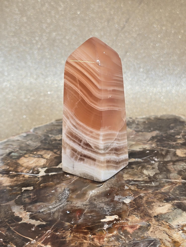 Calcite miel forme pointe 