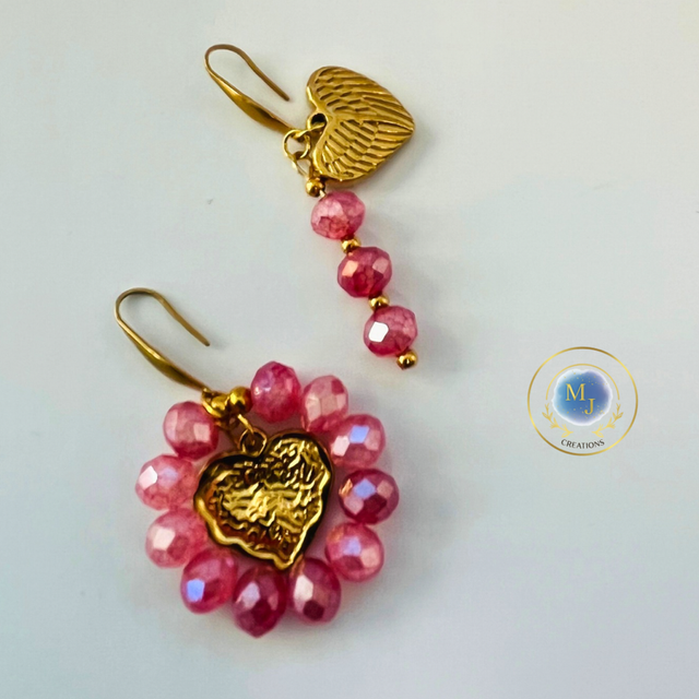Handgemaakte Roze Kralen Oorbellen met Goudkleurig Hart | MJ Creations