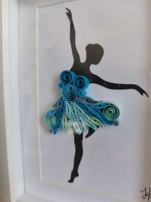 LA DANSEUSE BLEUE