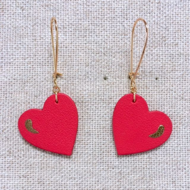 Boucles d’oreilles « Chœur » dorées, cuir rose camélia