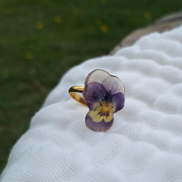 Bague petite Pensée • Viola cornuta • doré 